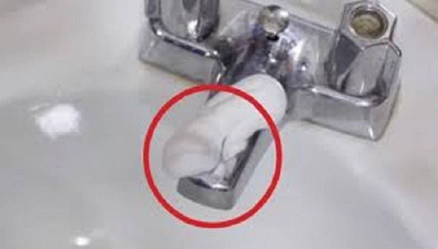Έβαλε τον αφρό ξυρίσματος στο νεροχύτη, Γιατί; Mόλις δείτε το βίντεο θα τρέξετε να το δοκιμάσετε!